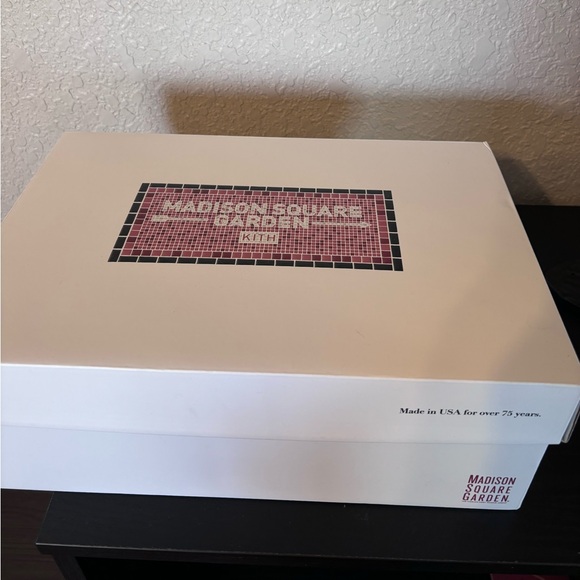 KITH x MSG new balance - Picture 6 of 9